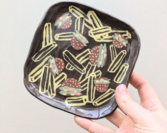 Burger- und Pommesschale aus Keramik, handgefertigt und bemalt, Einzelstück