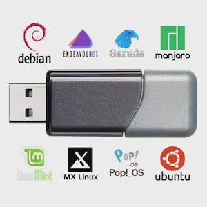 Könnte beinhalten: Ein USB-Stick mit einem dunkelgrauen Gehäuse und einem silbernen Ende. Das Bild zeigt Logos für verschiedene Linux-Distributionen, darunter Debian, EndeavourOS, Garuda, Manjaro, Linux Mint, MX Linux, Pop!_OS und Ubuntu.