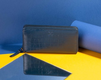 Leather zip wallet with crocodile skin finish