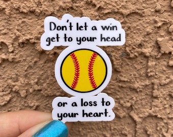 Cadeaux de l'équipe de softball, autocollant Ne laissez pas votre esprit gagner ou perdre votre coeur, citation d'inspiration pour le softball, autocollant bouteille d'eau