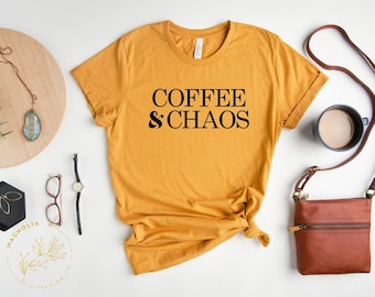 Koffieshirt, koffie en chaos, alles wat ik nodig heb koffie shirt, geschenken over koffie, grappig shirt, grappig koffieshirt, uniseks T-shirt, koffieliefhebber