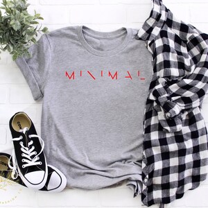 Minimaal T-shirt, minimalistisch T-shirt, minimalistisch shirt, minimaal shirt, minimale levensstijl, ravecultuur, cadeau voor minimalistische mensen, boho afbeelding 9