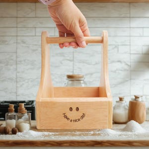 Ręcznie wykonany pojemnik kuchenny z drewna kauczukowego: grawerowany uchwyt na przyprawy i piwo