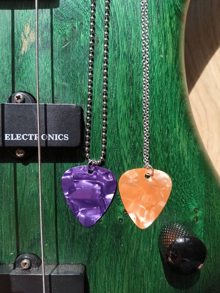 Stranger Things / Eddie Munson / Guitar Pick Necklace Etsy Finland