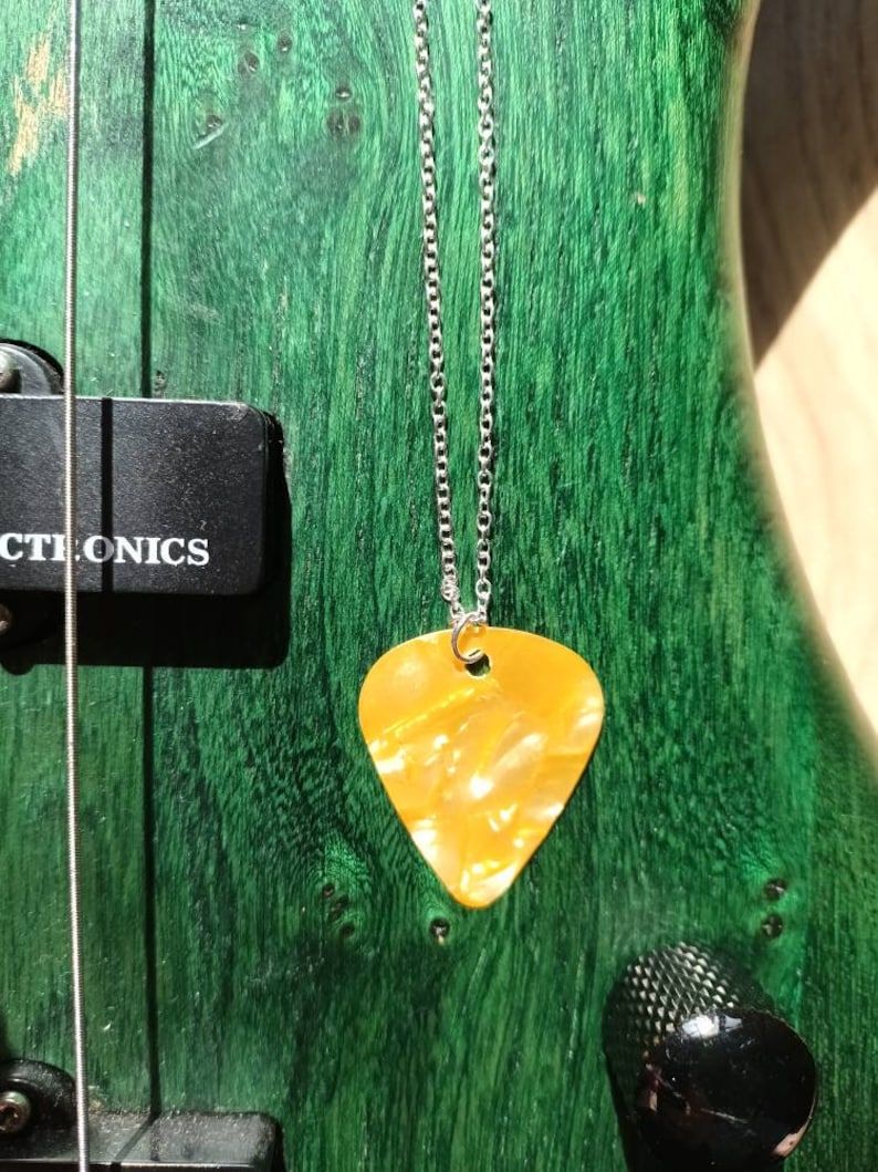 Stranger Things / Eddie Munson / Guitar Pick Necklace Etsy Finland