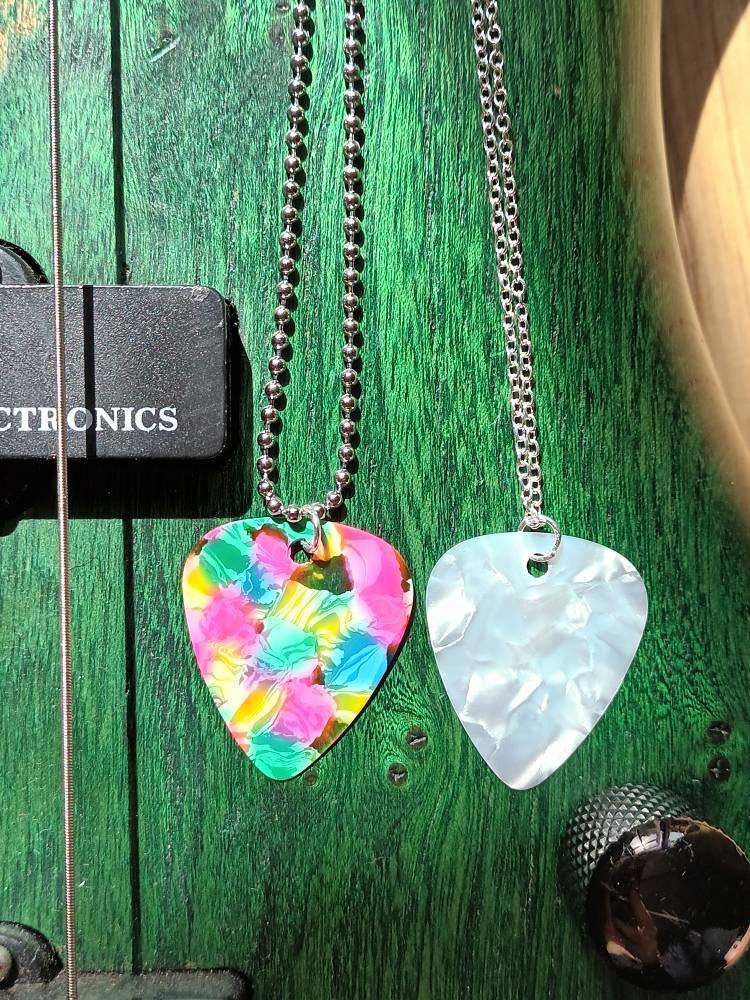 Stranger Things / Eddie Munson / Guitar Pick Necklace Etsy Finland