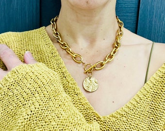 Lili chunky gold link necklace with large hammered disc, hammered disc coin pendant necklace, trendy jewerly