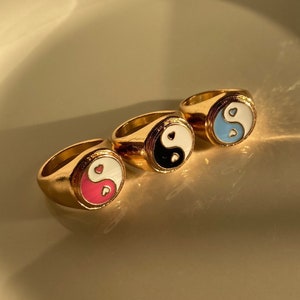 Yin Yang Ring, Pink/Blue Signet Ring, Gold Jewelry, Yin Yang, Gift for Her, Dainty Rings, Blue, Pink, Black Yin Yang