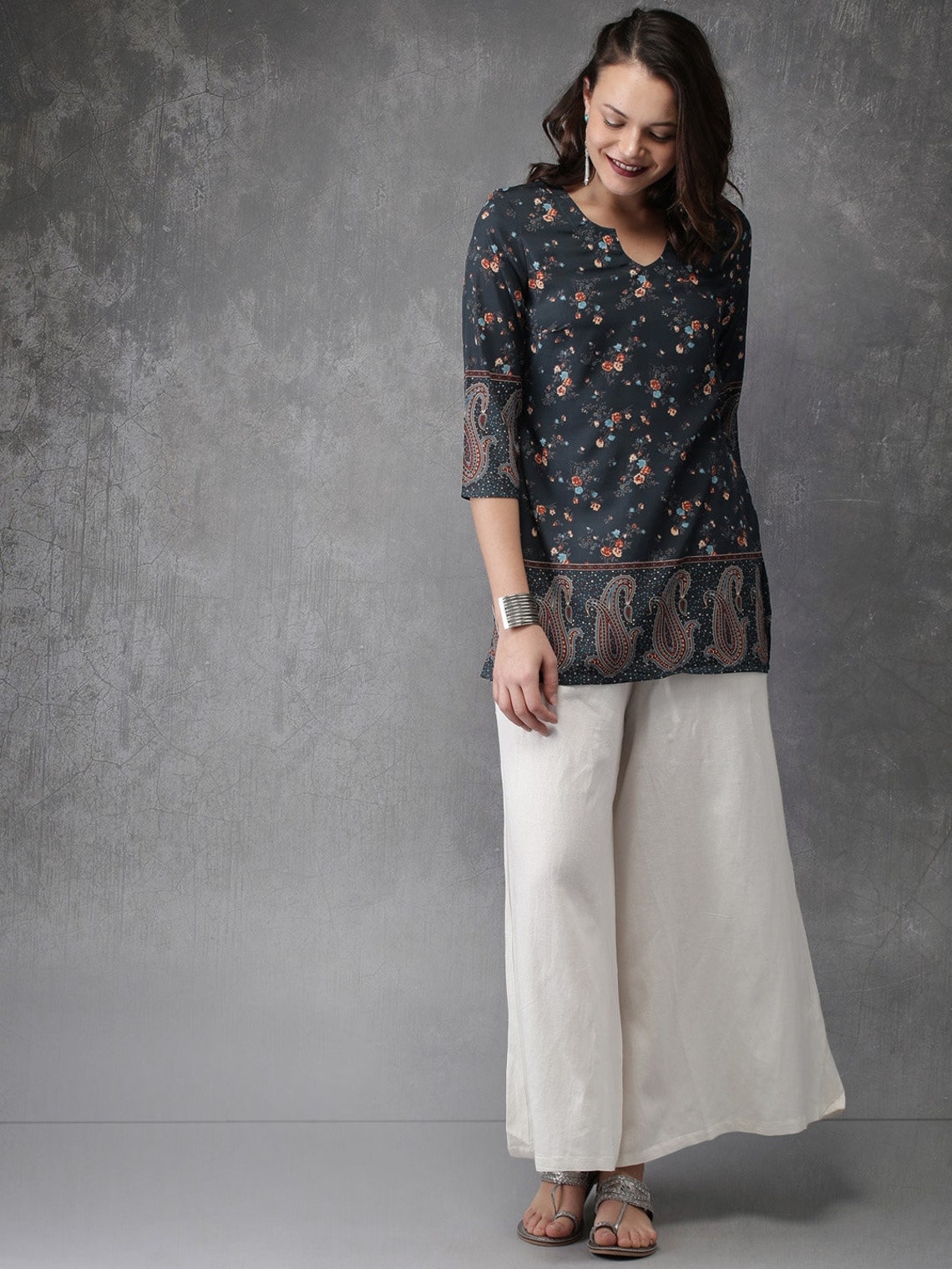 kurti with straps