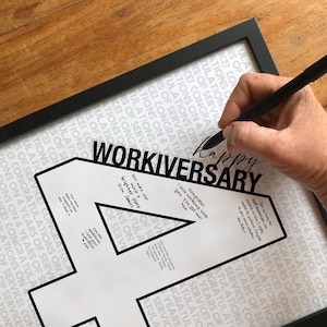 Tablón de mensajes para el cuarto aniversario de trabajo de un colega Tarjeta alternativa Empleado Jefe celebrando 4 años de servicio Aniversario corporativo DIGITAL