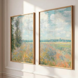 Puede incluir: Dos pinturas de paisaje enmarcadas representan un campo de flores silvestres bajo un cielo nublado. La obra de arte presenta una paleta de azules, verdes, amarillos y naranjas, con un marco de madera. Las pinturas se exhiben en una pared blanca.