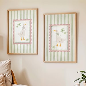 Set di 2 stampe per cameretta dei bambini "Silly Goose", verde salvia, galleria d'arte da parete per cameretta dei bambini, arredamento neutro per la casa, graziosa stampa d'arte digitale