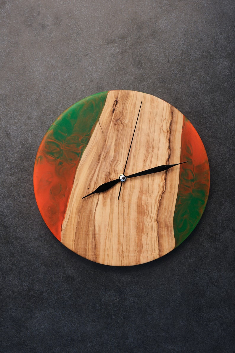 Resin Olive Wood Wall Clock, Colorful Epoxy Cool Wall Clock, C Resin Olive Wood Wall Clock, Colorful Epoxy Cool Wall Clock, C