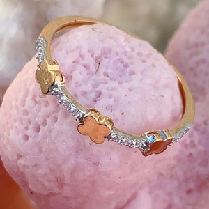 Anillo de trébol de oro de 14k, regalos de Navidad para ella, regalo perfecto para joyería de mujer para su regalo de cumpleaños para novia para regalo de cumpleaños de mamá