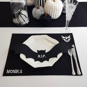 Napperon d’Halloween, décoration de table d’Halloween, napperon en forme de chauve-souris, cadeau d’Halloween, carte de nom de mariage gothique