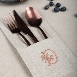 Personalisierter Besteckhalter, rustikale Weihnachtstischdekoration, gestickte Leinenbestecktasche, Stoffbestecktasche, Besteckorganisator
