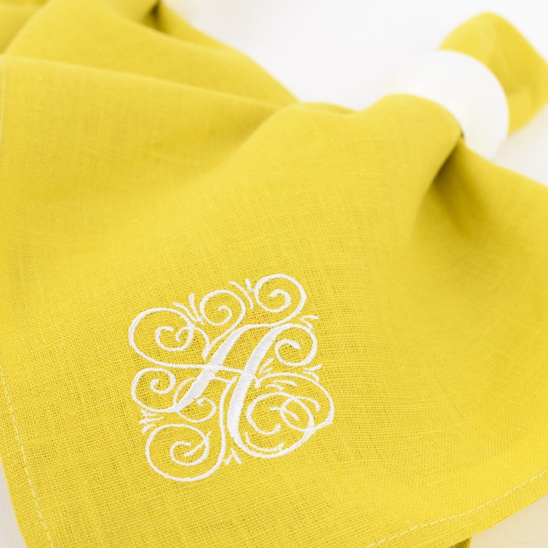 Personalized Mother/'s Day dinner napkins Embroidered napkins Chartreuse yellow linen monogrammed napkins Customized table decorations