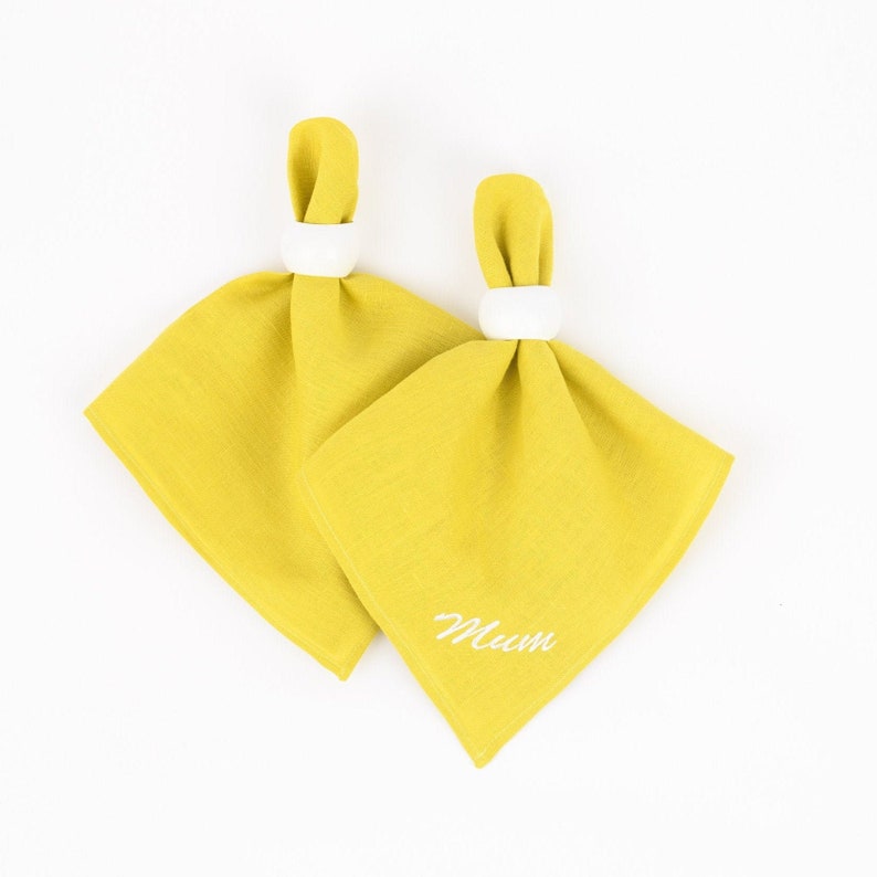 Personalized Mother/'s Day dinner napkins Embroidered napkins Chartreuse yellow linen monogrammed napkins Customized table decorations