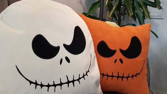 Embroidered Halloween Ghost Pillow: Spooky Velvet Pumpkin Cushion