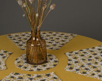 Linen Placemat Set for Round Table, Bee Decor