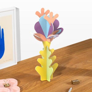 Escultura de papel con forma de flor OCTAEVO 4: decoración 3D de cartón reciclado, fácil de montar para adultos y niños, diseño ecológico