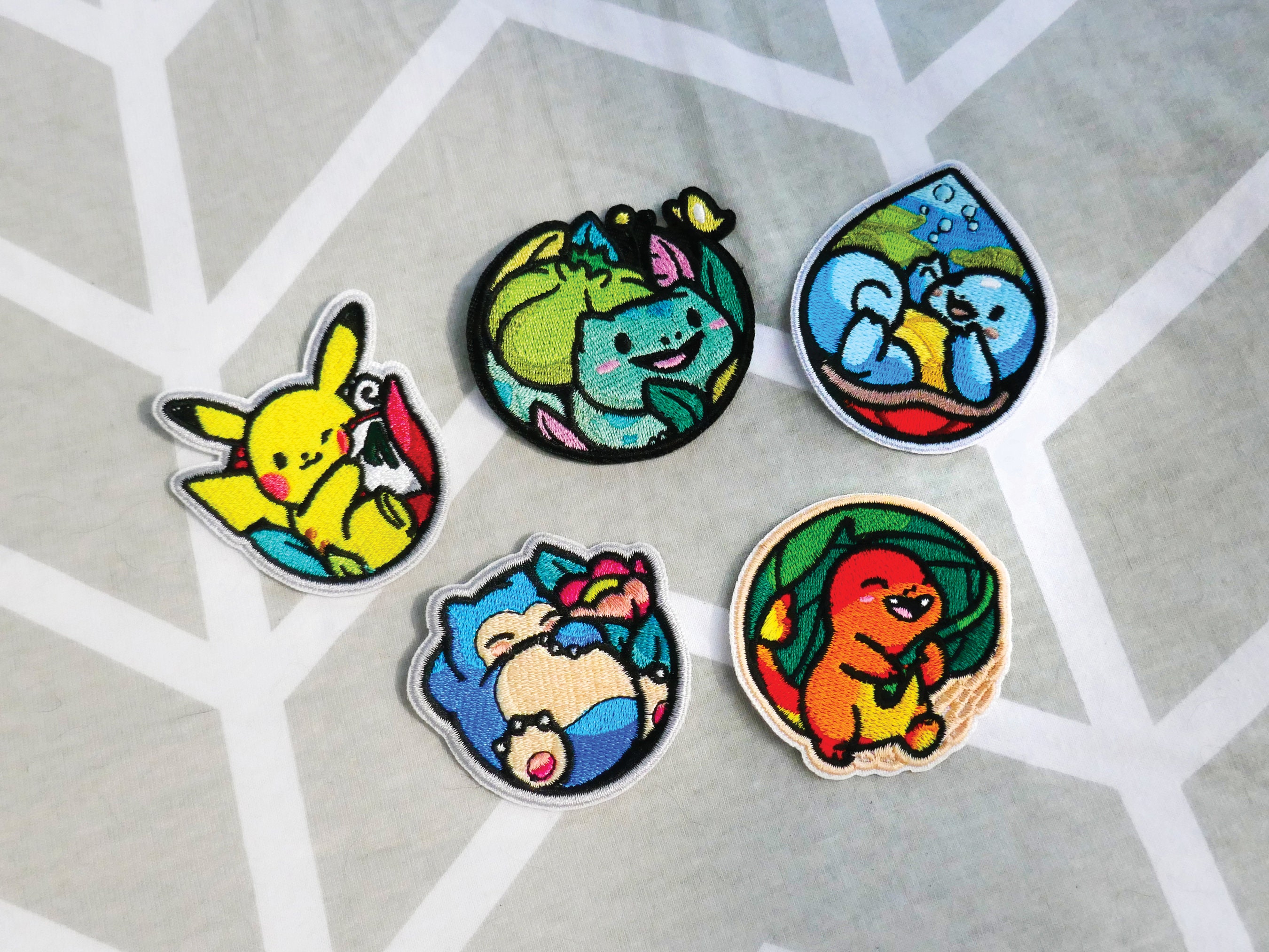 POKEMON IRON ON PATCH PIKACHU BULBASAUR SQUIRTLE CHARMANDER W/ Trading card