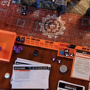Meerenge - Komplettes Set. Kill Team Kommandozentrum 2024. Score Tracker, Mittleres Würfeltablett, Tokentablett und Ops Kartenhalter Set.