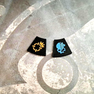 Engagieren und Verbergen. Kill Team Kompatibel Engage und Conceal Token.  Vierzehn von jedem Typ für Hoard Teams.