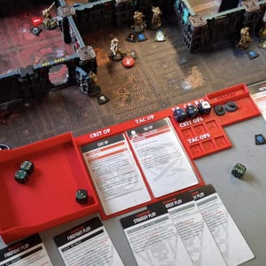 Rechteck - Vollständiges Set. Kill Team Kommandozentrum 2024. Score Tracker, Mittlere Würfelschale, Tokenhalter und Ops Kartenhalter im Set.