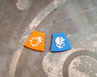 Engage and Conceal. Kill Team Compatible Engage and Conceal tokens.  Fourteen of each type for Hoard Teams. Orange and Blue.