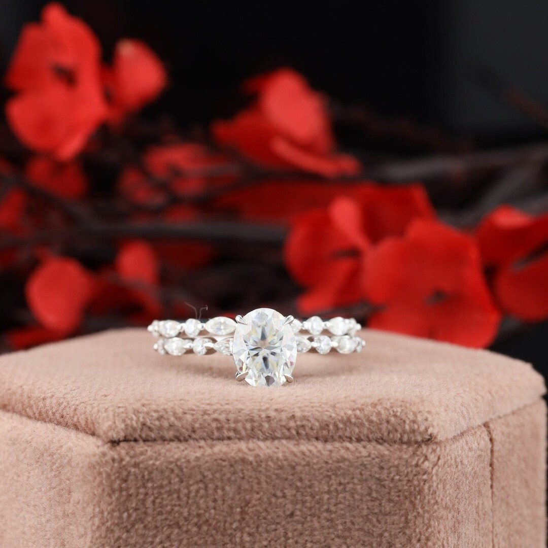 97MM Moissanite 14K White Gold Wedding Ring Set 2PCS Oval Moissanite Engagement Ring Set Dainty