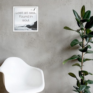 "Perso in mare, ritrovato nell'anima" - Stampa murale / Citazione ispiratrice sull'oceano / Decorazione per la casa sulla spiaggia / Regalo nautico costiero stampabile per gli amanti del mare