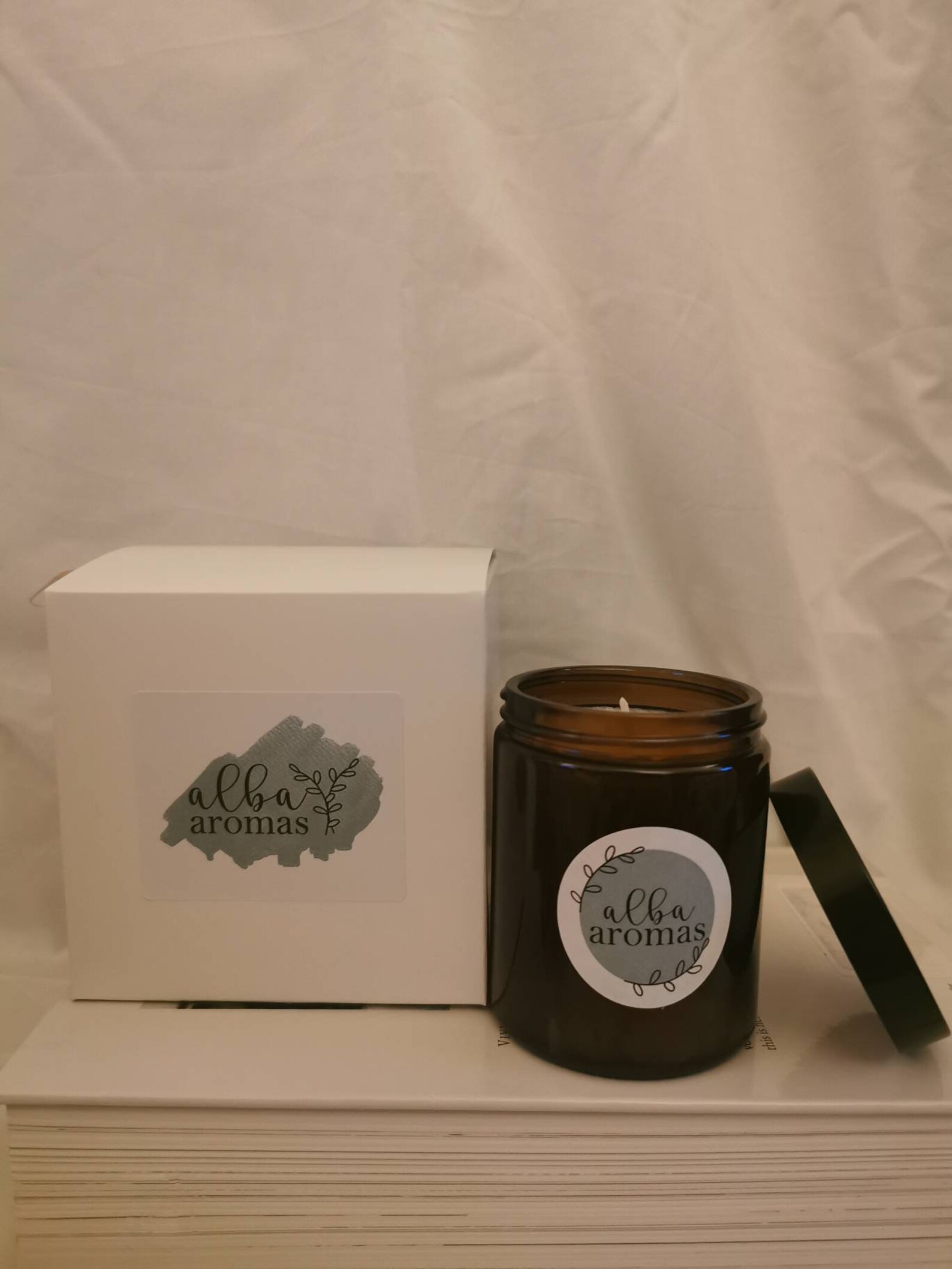 Handpoured Sandalwood and Black Pepper Candle. Cruelty free Etsy