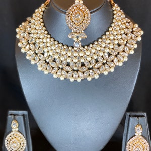 Asian style Necklace set GoLd with White stone colour with earrings and tikka, bridal, party wear. Bollywood Style jewellery set