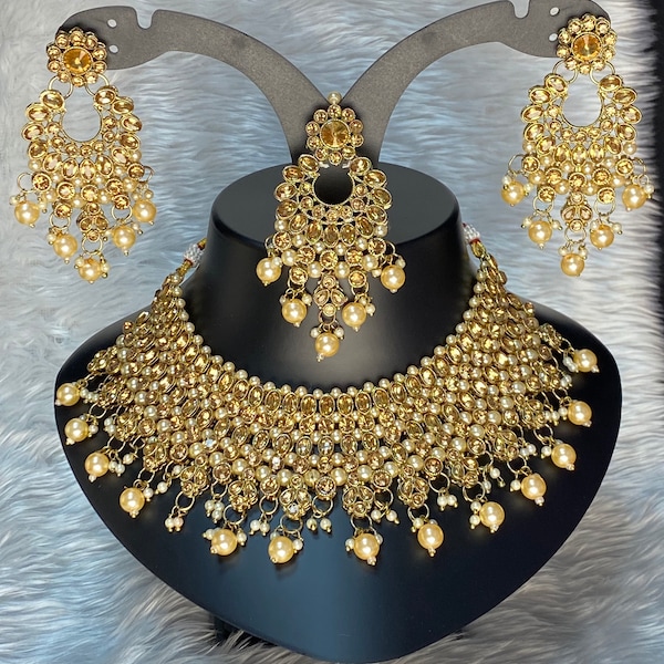 Ensemble de collier en or avec boucles d'oreilles et tikka, ensemble de bijoux de style Bollywood, indien pakistanais