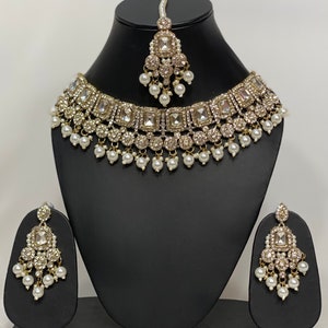 Parure de collier de mariée asiatique, boucles d'oreilles mang tikka, bijoux de style indien pour tenue de fête de mariage sertis de pierres précieuses en cristal, vernis antique image 1