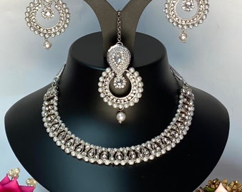 Conjunto de colar asiático com brincos e roupas de festa tikka, cor prata, conjunto de joias estilo Bollywood, design elegante