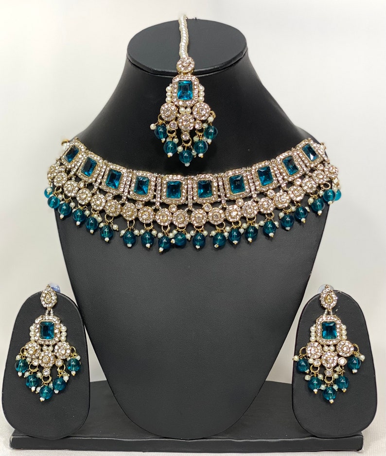 Parure de collier de mariée asiatique, boucles d'oreilles mang tikka, bijoux de style indien pour tenue de fête de mariage sertis de pierres précieuses en cristal, vernis antique image 4