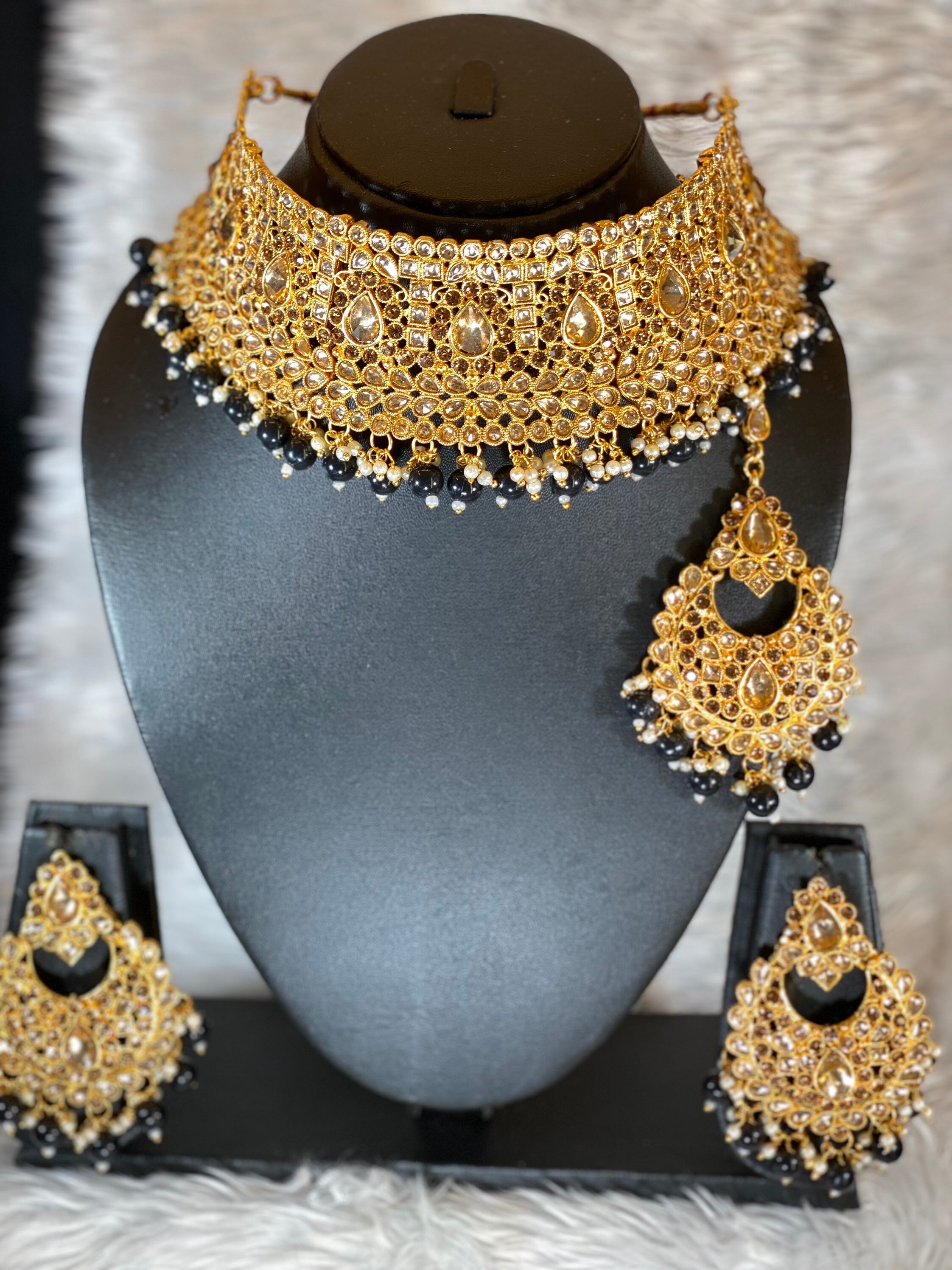 Asian Style Choker Necklace Set With 