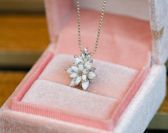 Opal Lotusblomma Halsband: 925K Silver Boho Lotus Charm Hänge, Elegant Lotushänge