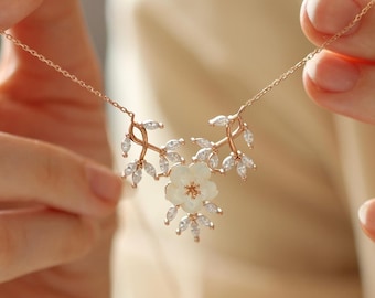 Collier fête des mamans, collier de fleurs de Sakura, cadeaux pour petite amie, bijoux originaux, bijoux faits main, cadeau pour maman, bijoux fleurs de Brith,