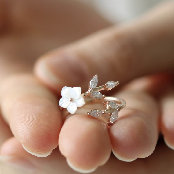 Dainty Sakura Flower Rings: Cherry Blossom Flower Rings, Solid Gold Floral Ring, Magnolia Flower Rings for Her,