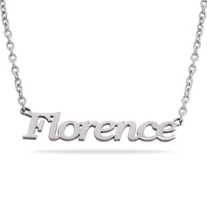 Może przedstawiać: Srebrny naszyjnik z imieniem "Florence" napisanym kursywą.
