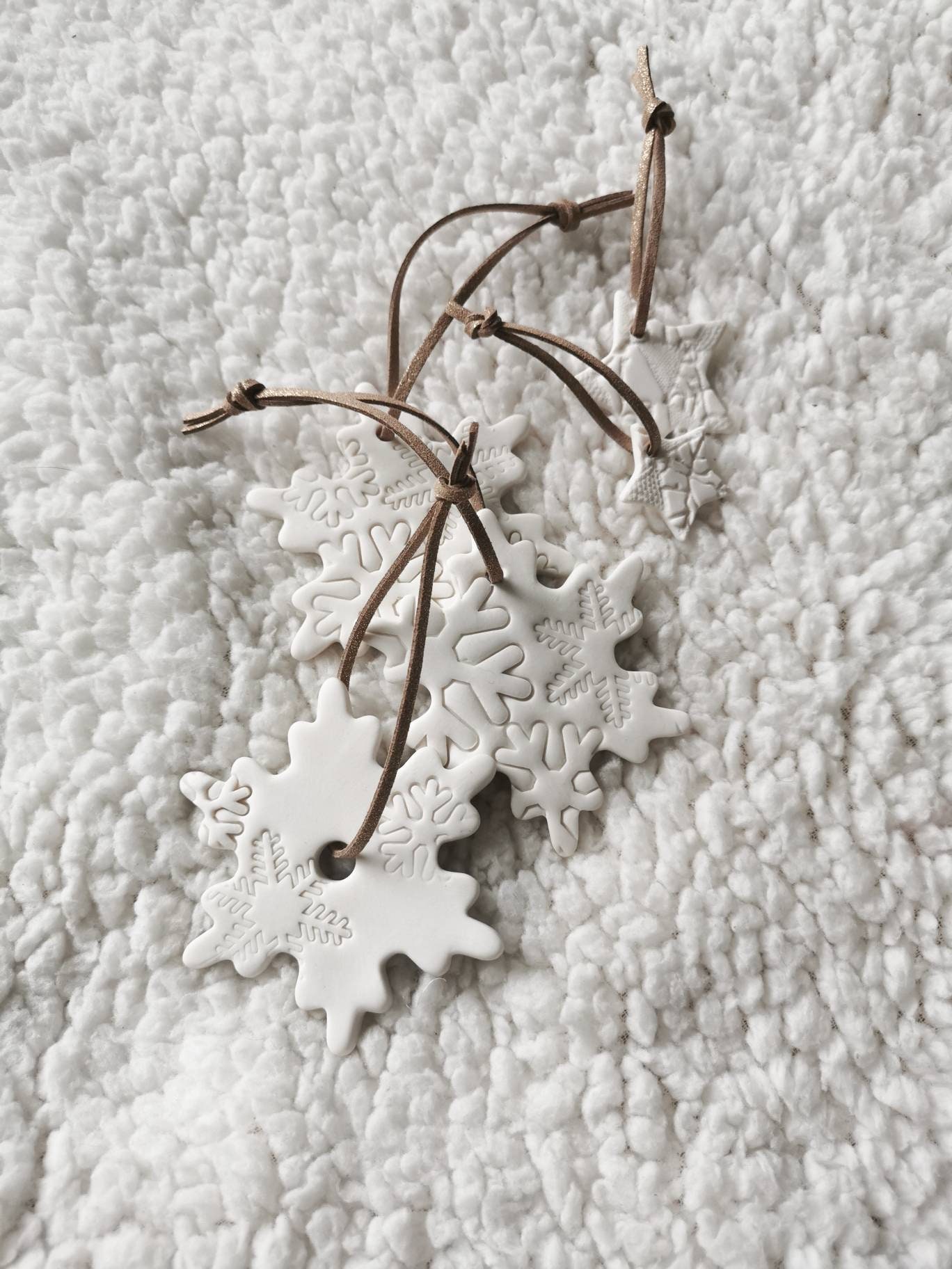 Flocons et Étoiles en Porcelaine