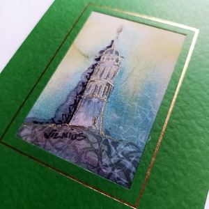 Cartolina unica con seta, campanile di Vilnius, cartolina con inserto in seta, cartolina dipinta a mano, architettura di Vilnius, arte della cartolina postale, pronta per la spedizione