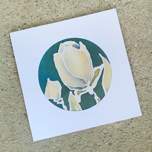 Cartolina unica con seta, cartolina dipinta a mano con inserto in seta, fiori di magnolia, piccola cartolina tessile, cartolina con magnolia, Magnolioideae