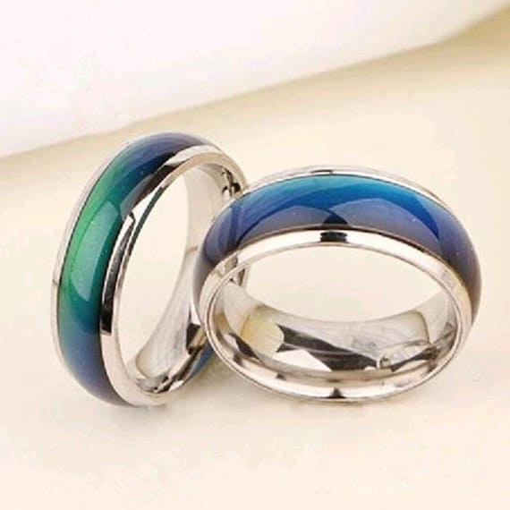 Anillos que cambian de color del estado de nimo divertido
