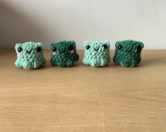 RANA MINI tascabile all'uncinetto pupazzo / peluche amigurumi ranocchia