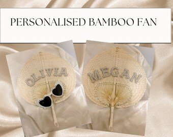 Gepersonaliseerde bamboe fan, handgemaakte gepersonaliseerde fan, bruidsmeisje fan, verfraaide vrouw fan, parel strass fan, met de hand verfraaide fan