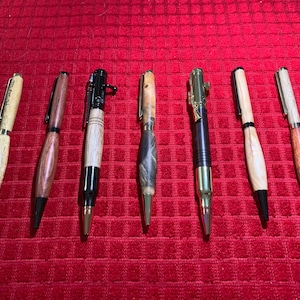 Handgedraaide houten pen • Aangepaste houten pen • Gepersonaliseerd cadeau voor schrijvers, afgestudeerden en bruidsjonkers